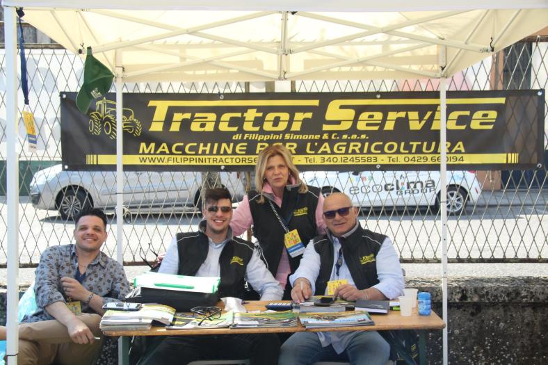 famiglia tractorservice macchine per l'agricultura agri trattori macchine agricole
