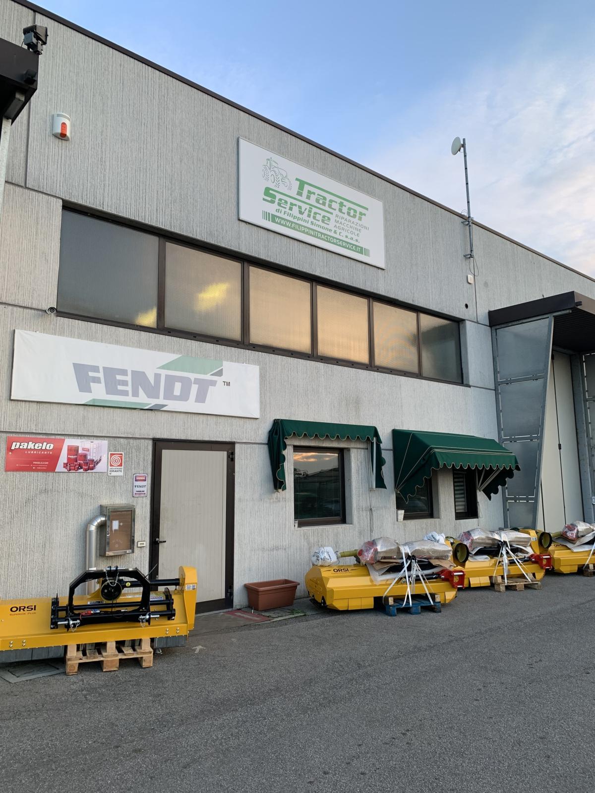 sede tractorservice padova ricambi per trattore atrezzatura agricola usato nuovo lubrificanti oli ip pakelo gruppi irrigazione motopompa rotoloni